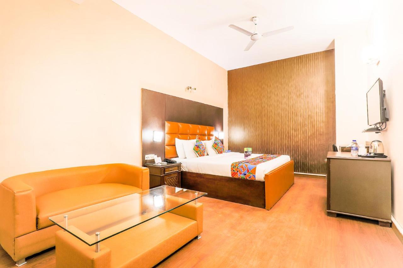 Fabhotel Conclave Boutique Új-Delhi Kültér fotó